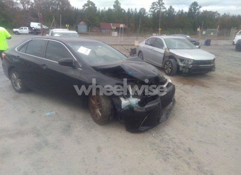 2016 Toyota Camry SE (VIN 4T1BF1FK0GU545586) main photo