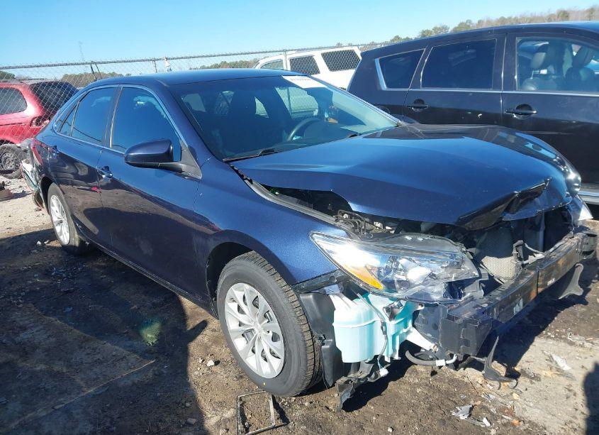 2016 Toyota Camry LE (VIN 4T1BF1FK0GU553235) main photo