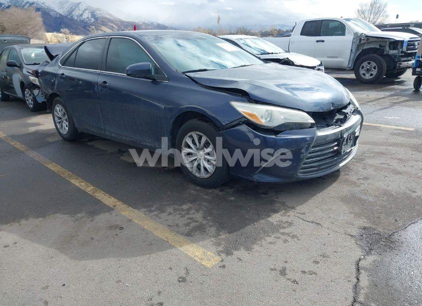 2016 Toyota Camry LE (VIN 4T1BF1FK0GU566437) main photo
