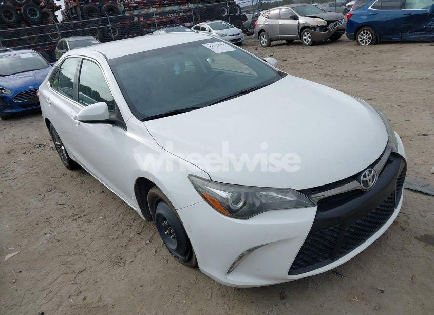 2016 Toyota Camry SE (VIN 4T1BF1FK0GU573629) main photo