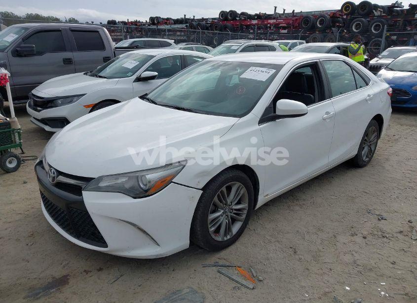 Photo 2 of 2016 Toyota Camry SE (VIN 4T1BF1FK0GU573629)