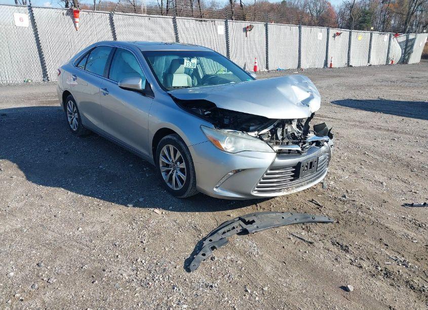 2016 Toyota Camry XLE (VIN 4T1BF1FK0GU578121) main photo
