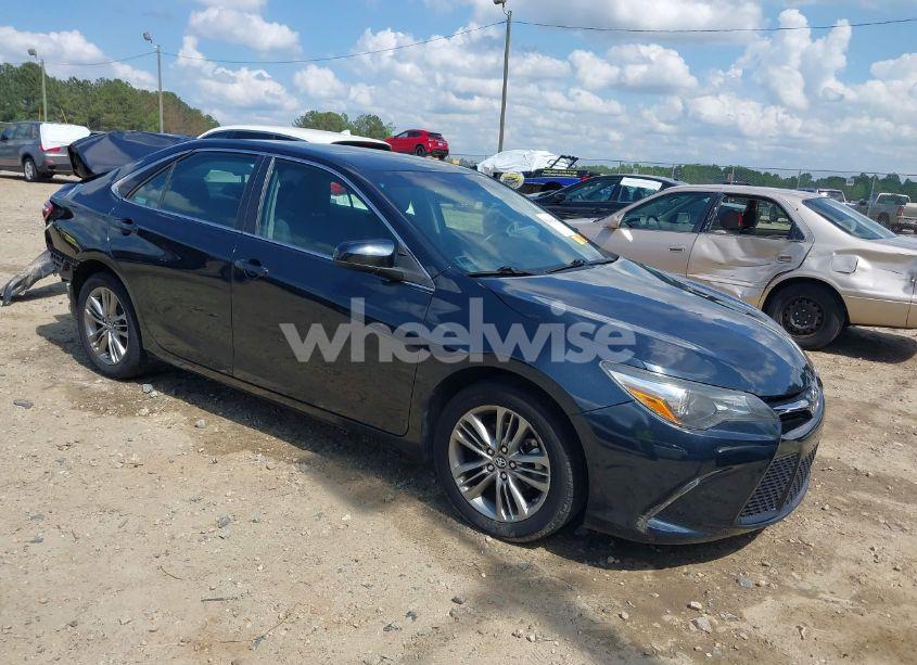 2016 Toyota Camry SE (VIN 4T1BF1FK0GU591564) main photo