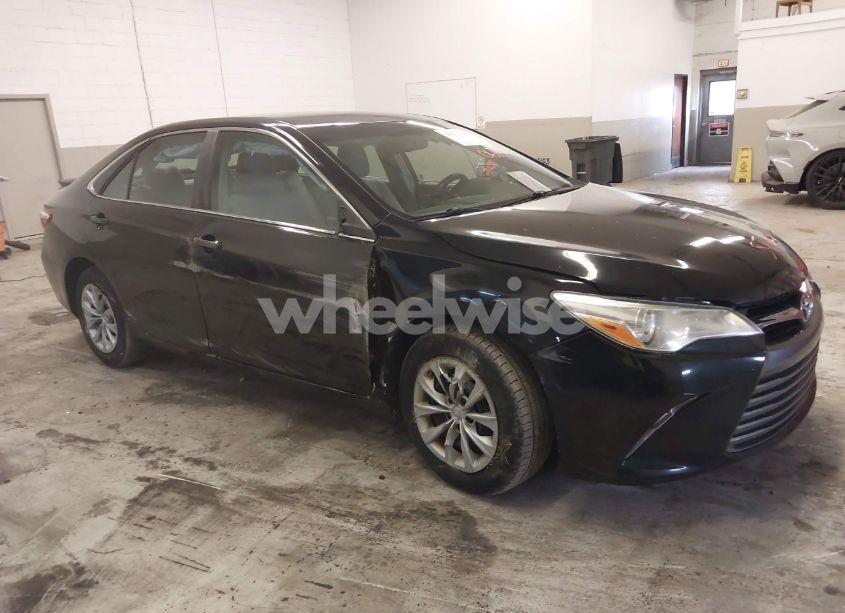 2017 Toyota Camry LE (VIN 4T1BF1FK0HU275311) main photo
