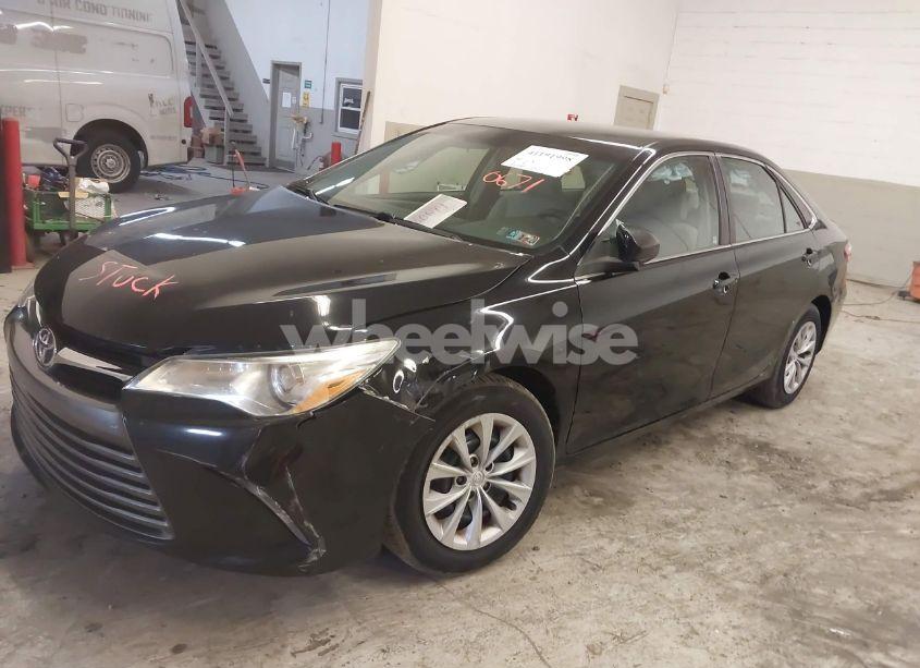 Photo 2 of 2017 Toyota Camry LE (VIN 4T1BF1FK0HU275311)
