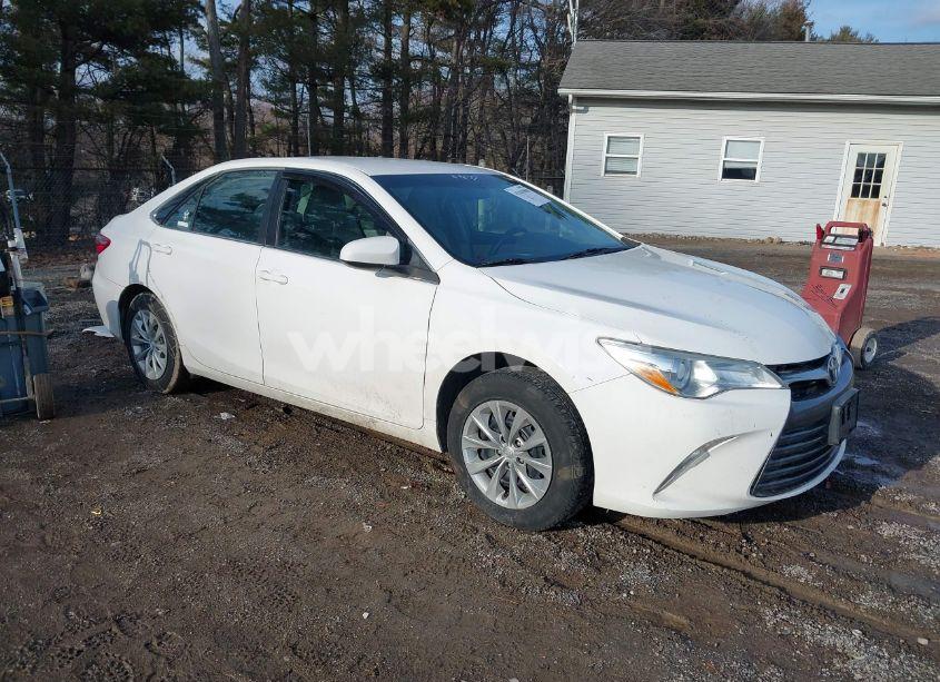 2017 Toyota Camry LE (VIN 4T1BF1FK0HU289807) main photo