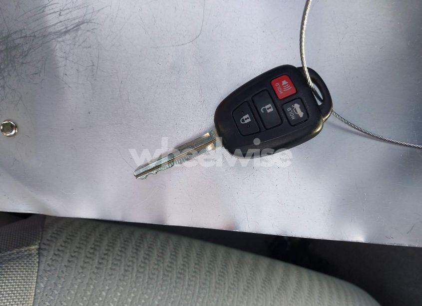 Photo 11 of 2017 Toyota Camry LE (VIN 4T1BF1FK0HU289807)