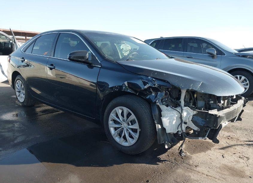 2017 Toyota Camry LE (VIN 4T1BF1FK0HU291914) main photo