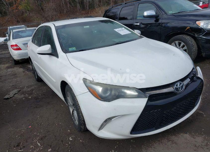 2017 Toyota Camry SE (VIN 4T1BF1FK0HU293873) main photo