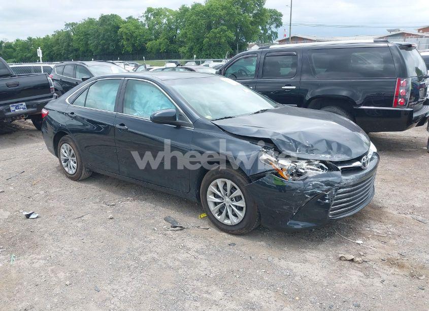 2017 Toyota Camry LE (VIN 4T1BF1FK0HU296031) main photo