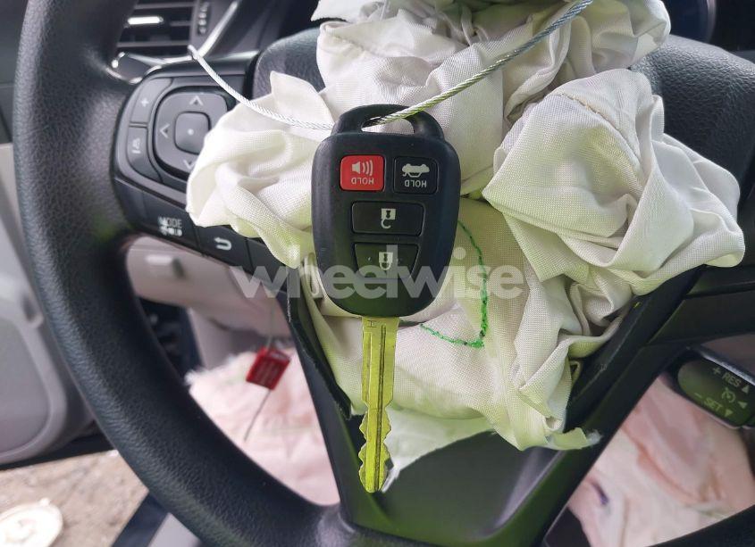 Photo 11 of 2017 Toyota Camry LE (VIN 4T1BF1FK0HU296031)