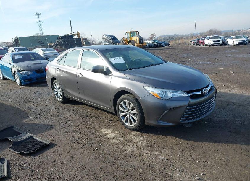 2017 Toyota Camry XLE (VIN 4T1BF1FK0HU320506) main photo