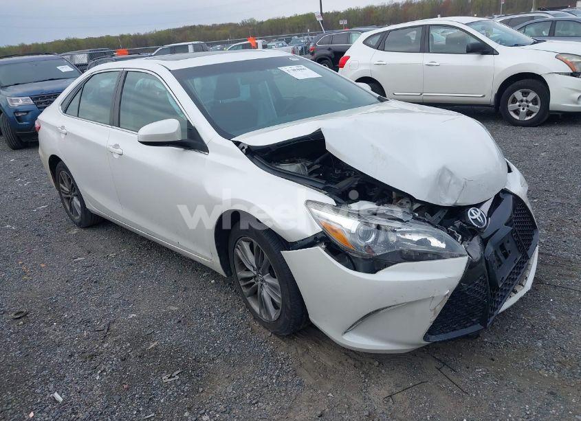 2017 Toyota Camry SE (VIN 4T1BF1FK0HU330534) main photo