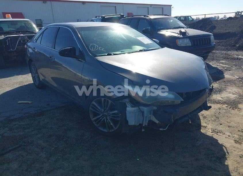 2017 Toyota Camry SE (VIN 4T1BF1FK0HU333353) main photo