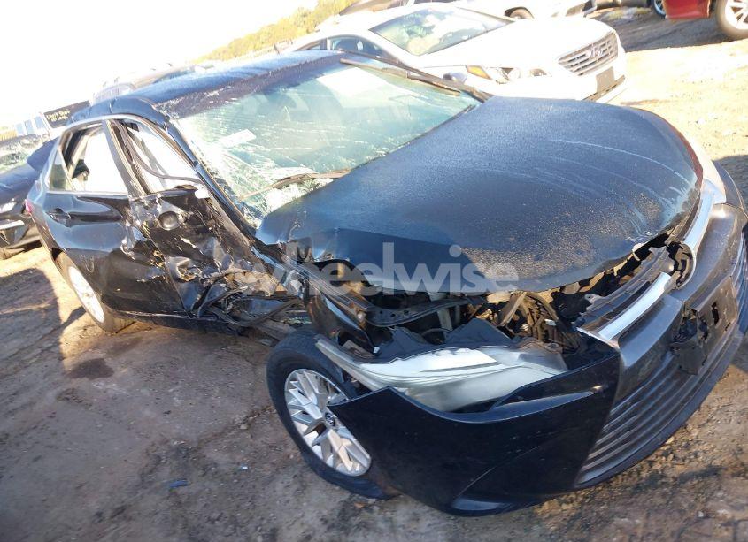 2017 Toyota Camry LE (VIN 4T1BF1FK0HU352761) main photo