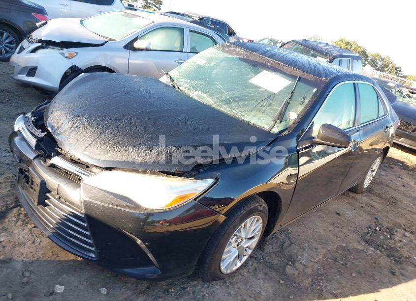 Photo 2 of 2017 Toyota Camry LE (VIN 4T1BF1FK0HU352761)