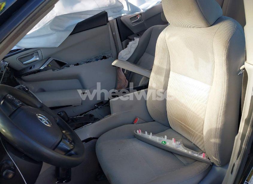 Photo 5 of 2017 Toyota Camry LE (VIN 4T1BF1FK0HU352761)