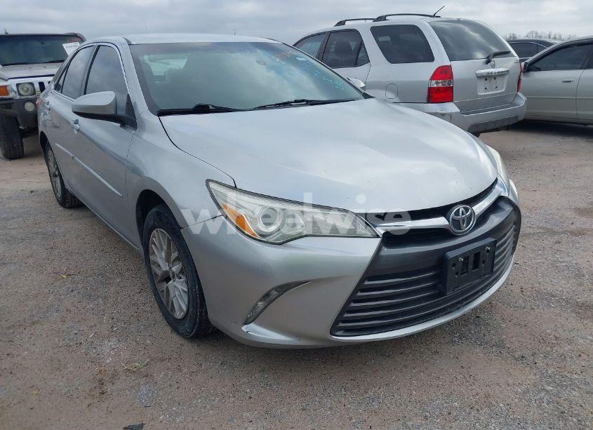 2017 Toyota Camry LE (VIN 4T1BF1FK0HU371293) main photo