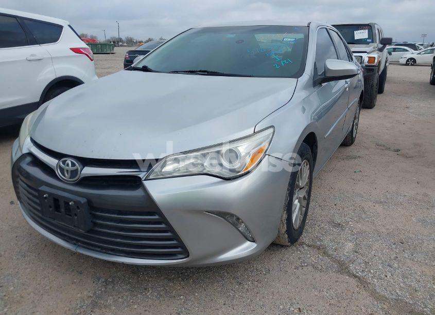 Photo 2 of 2017 Toyota Camry LE (VIN 4T1BF1FK0HU371293)