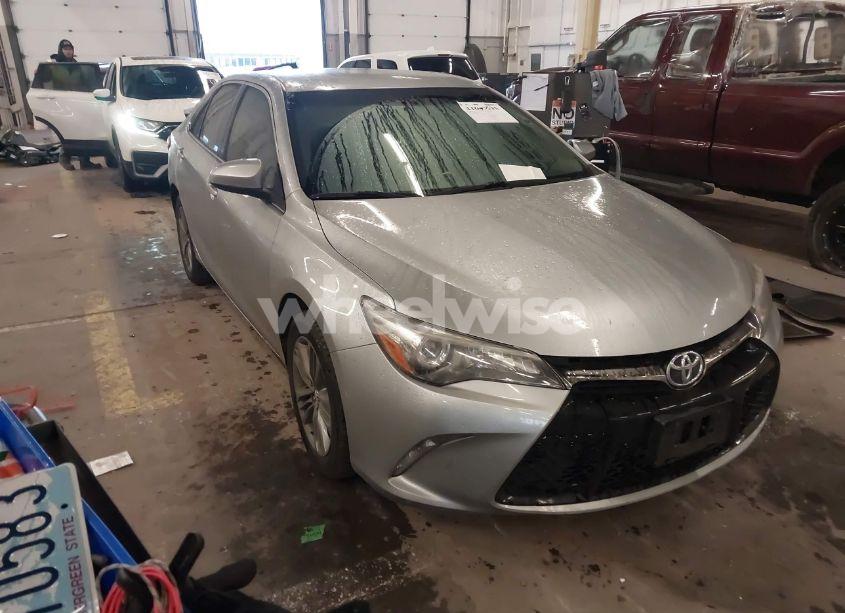 2017 Toyota Camry SE (VIN 4T1BF1FK0HU371732) main photo