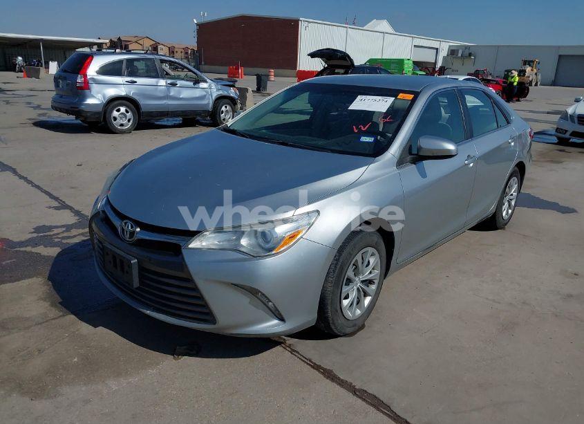 Photo 2 of 2017 Toyota Camry LE (VIN 4T1BF1FK0HU391480)