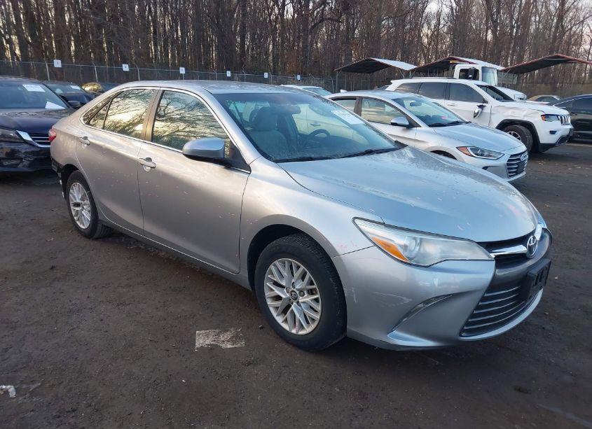 2017 Toyota Camry LE (VIN 4T1BF1FK0HU395688) main photo