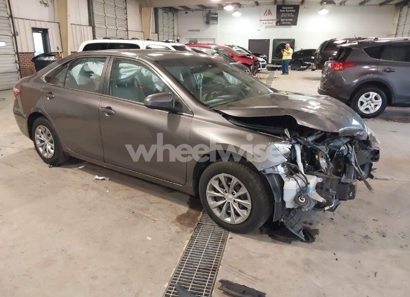 2017 Toyota Camry LE (VIN 4T1BF1FK0HU400811) main photo