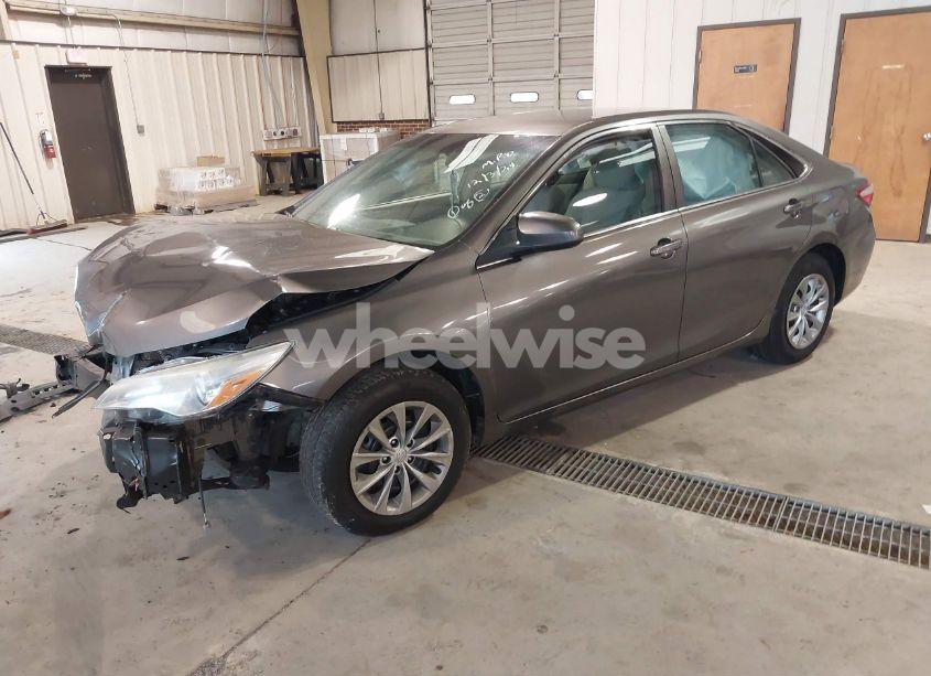 Photo 2 of 2017 Toyota Camry LE (VIN 4T1BF1FK0HU400811)