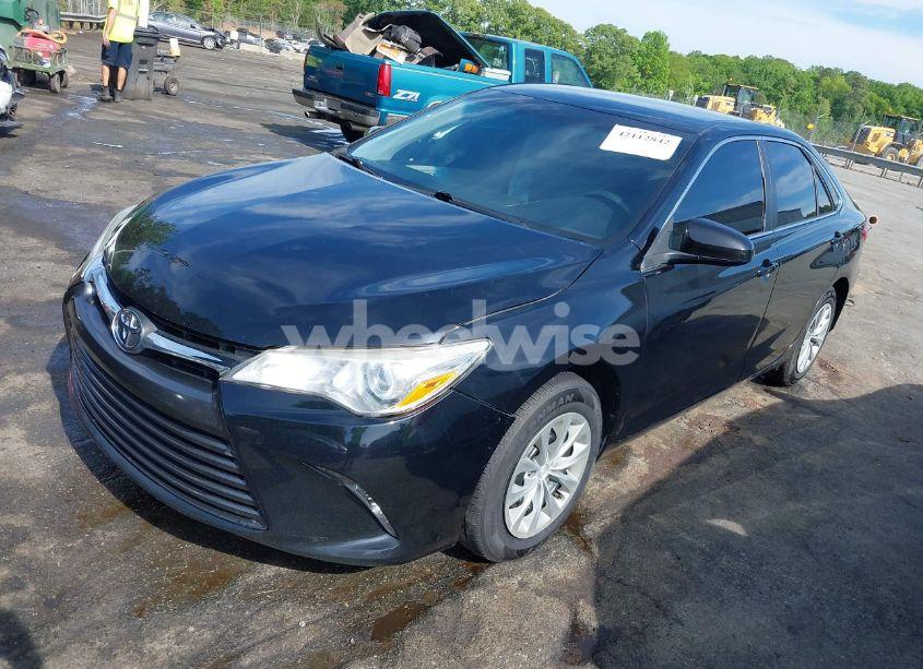 Photo 2 of 2017 Toyota Camry LE (VIN 4T1BF1FK0HU403059)