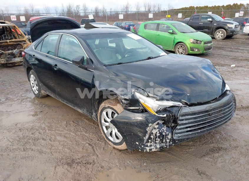 2017 Toyota Camry LE (VIN 4T1BF1FK0HU407676) main photo