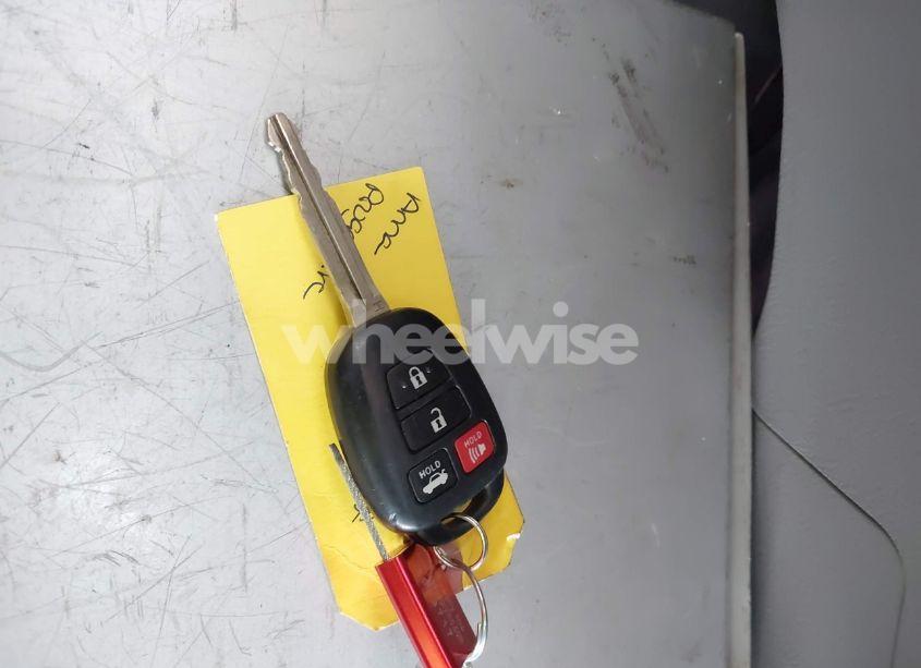 Photo 11 of 2017 Toyota Camry LE (VIN 4T1BF1FK0HU409699)