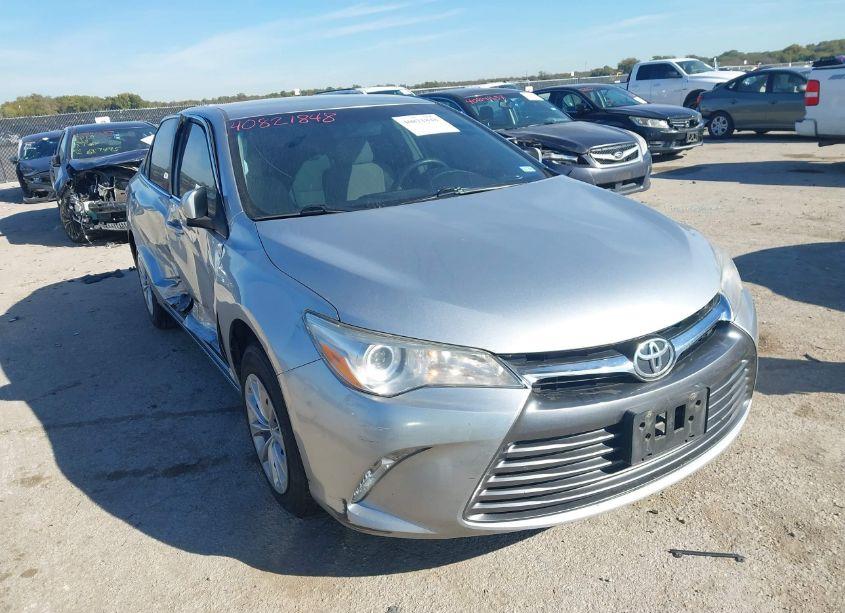 2017 Toyota Camry LE (VIN 4T1BF1FK0HU415793) main photo