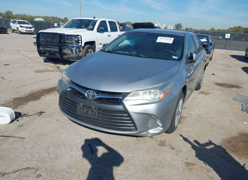 Photo 2 of 2017 Toyota Camry LE (VIN 4T1BF1FK0HU415793)