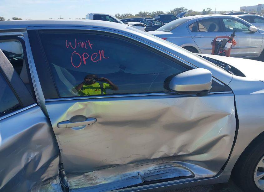 Photo 5 of 2017 Toyota Camry LE (VIN 4T1BF1FK0HU415793)