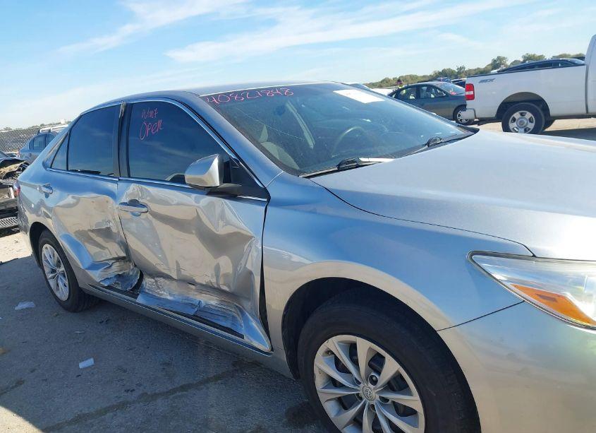 Photo 6 of 2017 Toyota Camry LE (VIN 4T1BF1FK0HU415793)