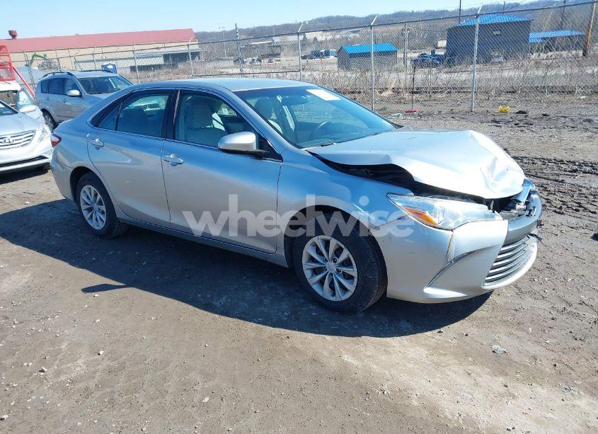 2017 Toyota Camry LE (VIN 4T1BF1FK0HU433145) main photo