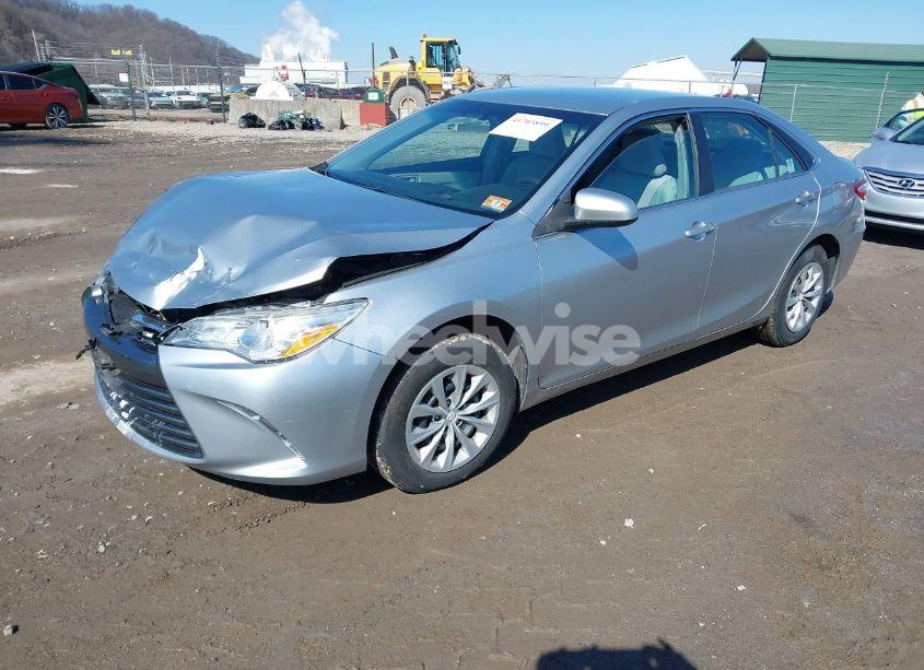 Photo 2 of 2017 Toyota Camry LE (VIN 4T1BF1FK0HU433145)