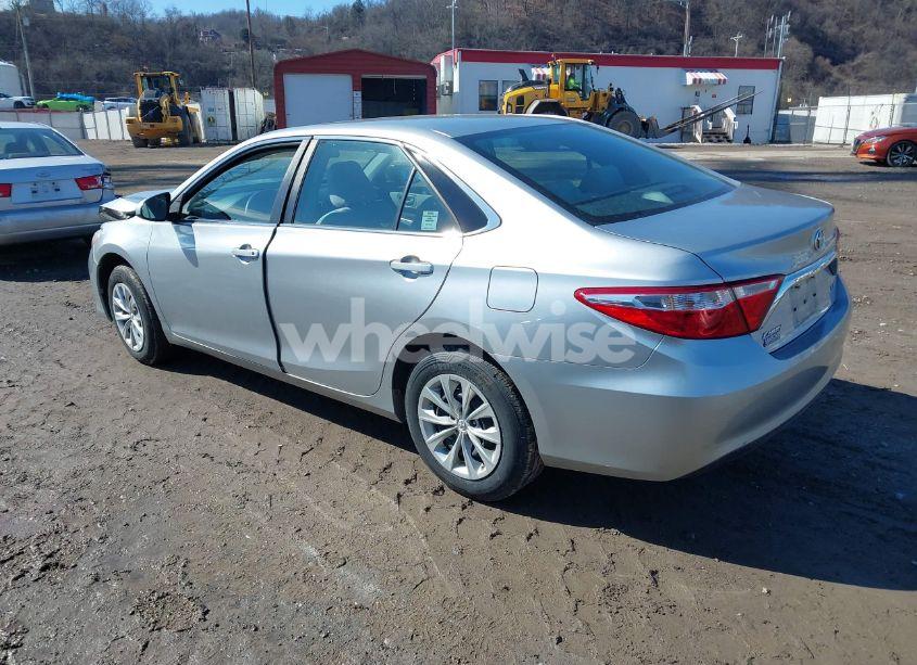 Photo 3 of 2017 Toyota Camry LE (VIN 4T1BF1FK0HU433145)