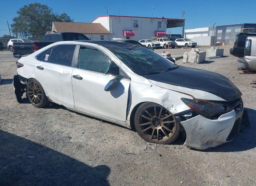 2017 Toyota Camry SE (VIN 4T1BF1FK0HU440399) main photo