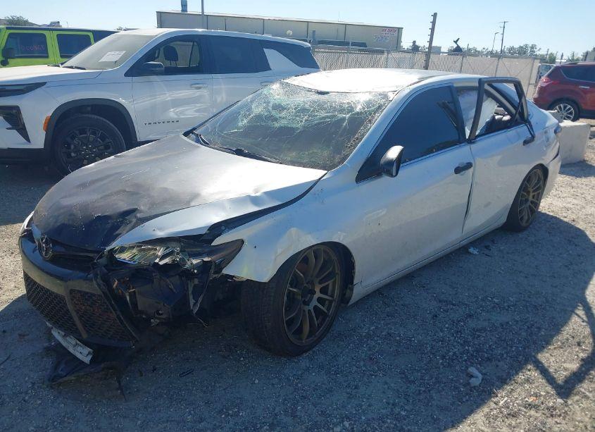 Photo 2 of 2017 Toyota Camry SE (VIN 4T1BF1FK0HU440399)