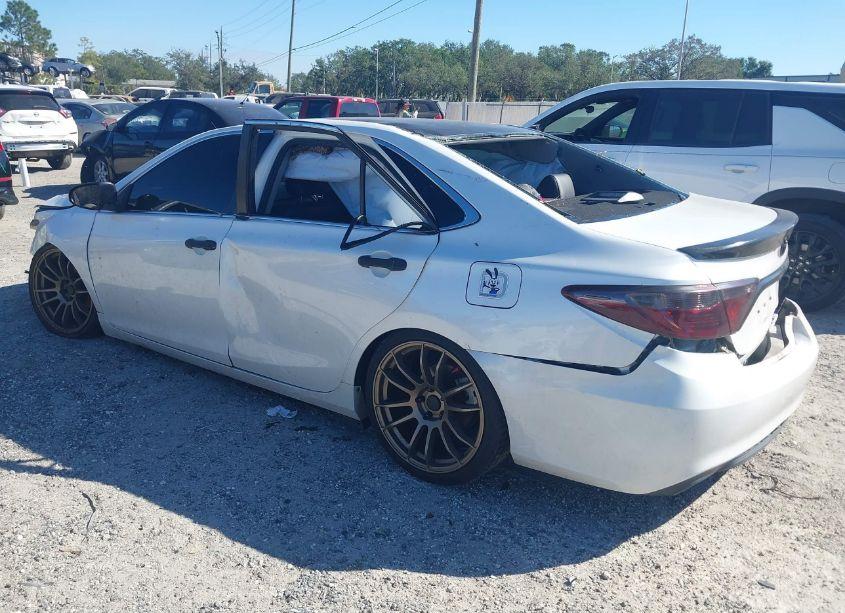 Photo 3 of 2017 Toyota Camry SE (VIN 4T1BF1FK0HU440399)