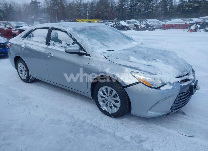 2017 Toyota Camry LE (VIN 4T1BF1FK0HU651375) main photo