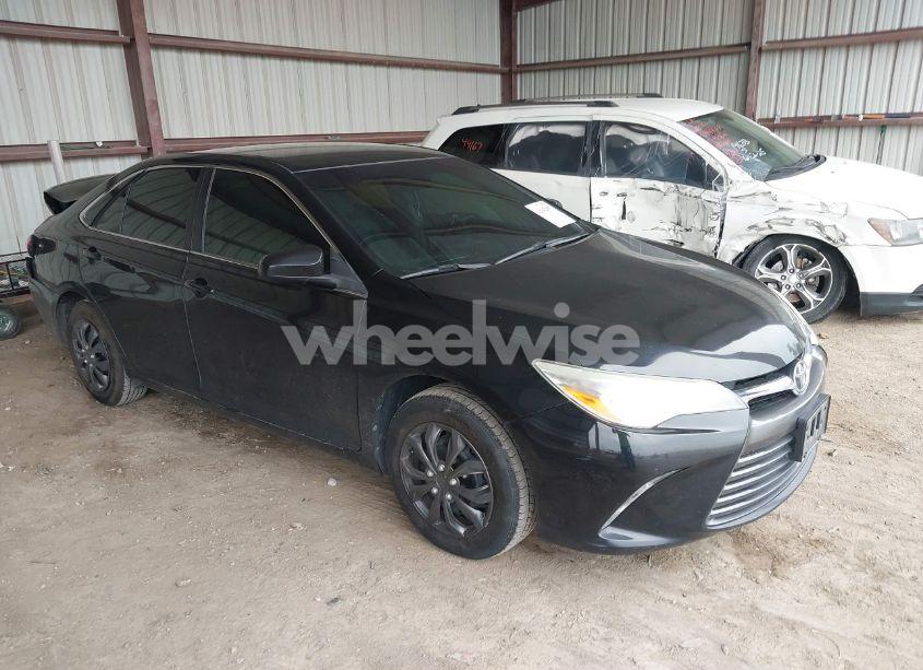 2017 Toyota Camry LE (VIN 4T1BF1FK0HU655197) main photo