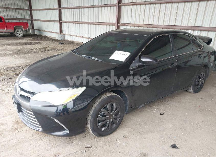 Photo 2 of 2017 Toyota Camry LE (VIN 4T1BF1FK0HU655197)