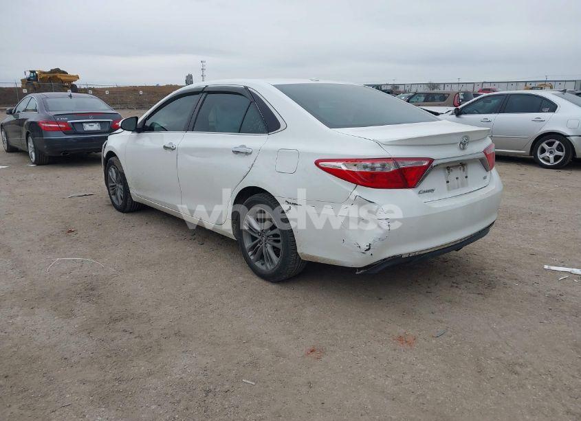 Photo 3 of 2017 Toyota Camry SE (VIN 4T1BF1FK0HU667690)