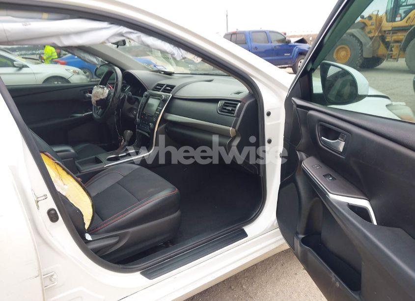 Photo 5 of 2017 Toyota Camry SE (VIN 4T1BF1FK0HU667690)