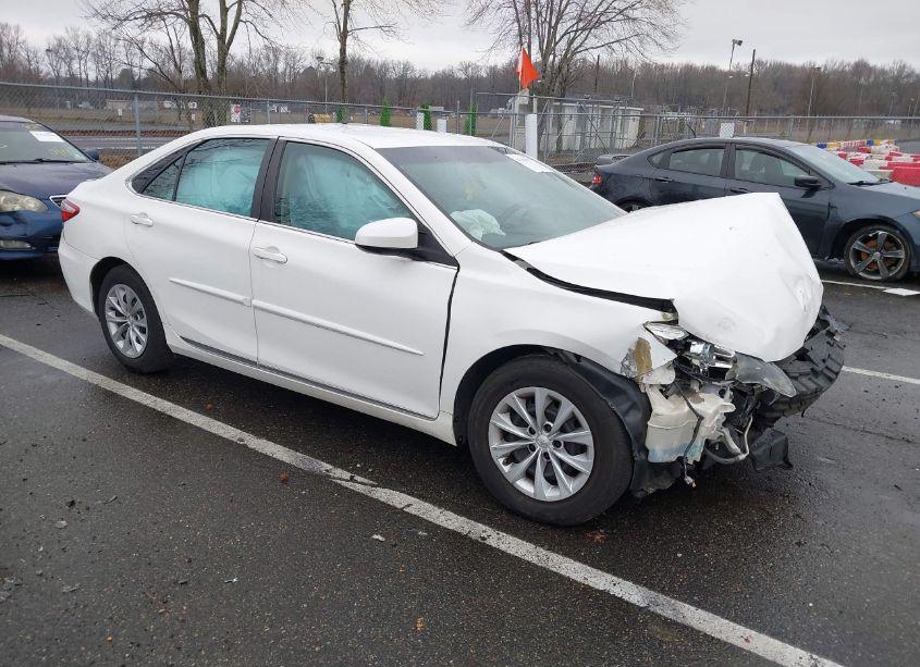 2017 Toyota Camry LE (VIN 4T1BF1FK0HU687261) main photo