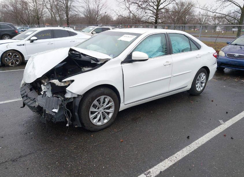 Photo 2 of 2017 Toyota Camry LE (VIN 4T1BF1FK0HU687261)