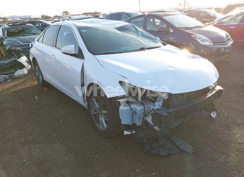 2017 Toyota Camry SE (VIN 4T1BF1FK0HU690533) main photo