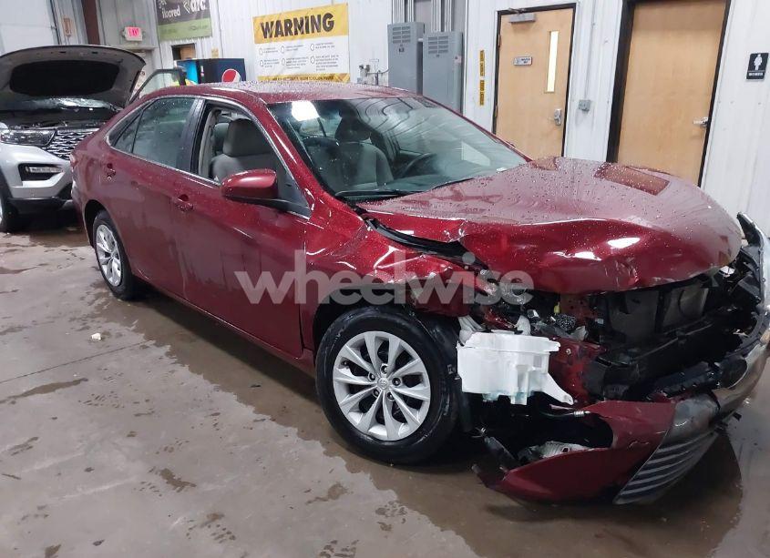2017 Toyota Camry LE (VIN 4T1BF1FK0HU692900) main photo